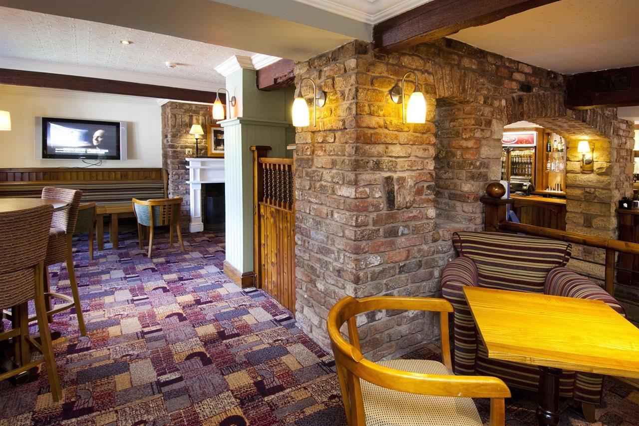Premier Inn Бърнли Екстериор снимка