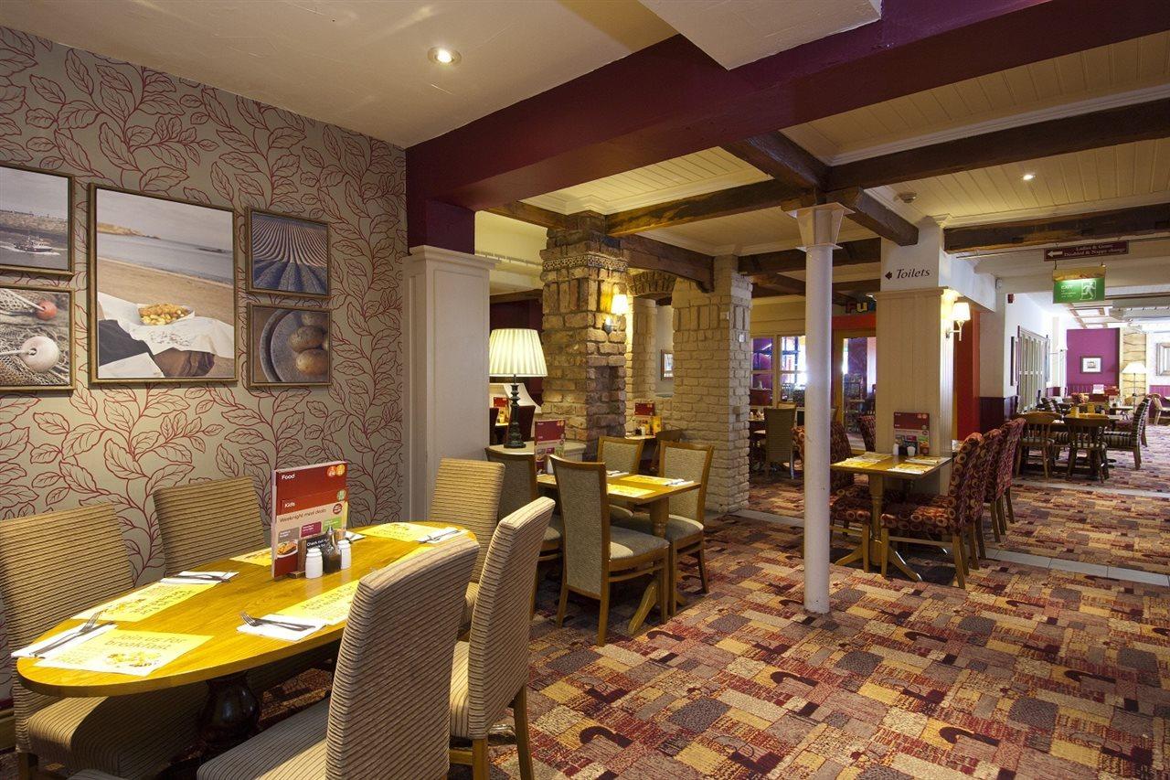 Premier Inn Бърнли Екстериор снимка