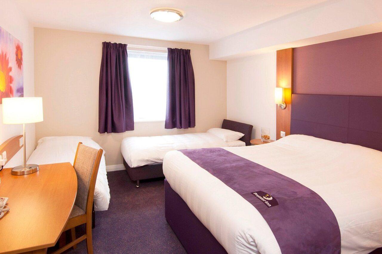Premier Inn Бърнли Екстериор снимка