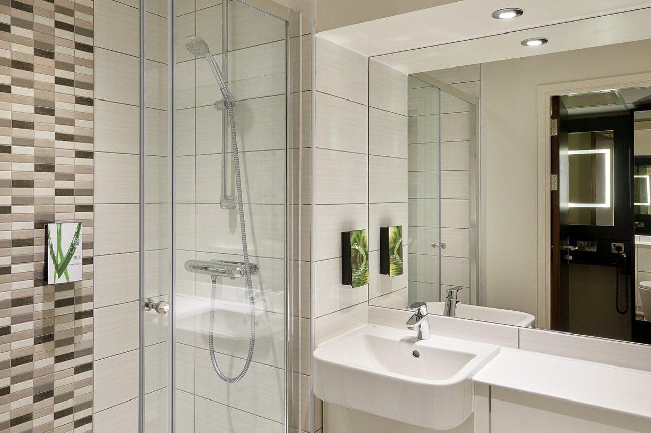 Premier Inn Бърнли Екстериор снимка