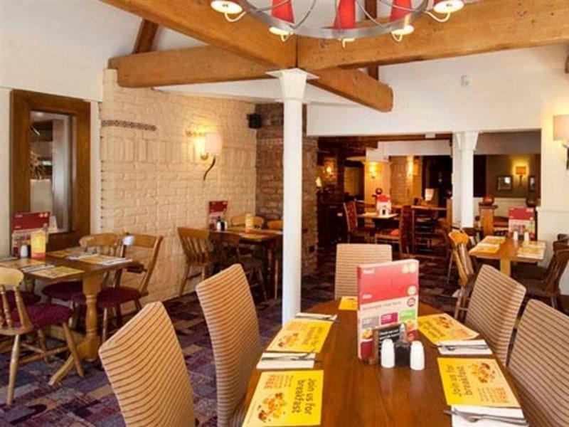 Premier Inn Бърнли Екстериор снимка