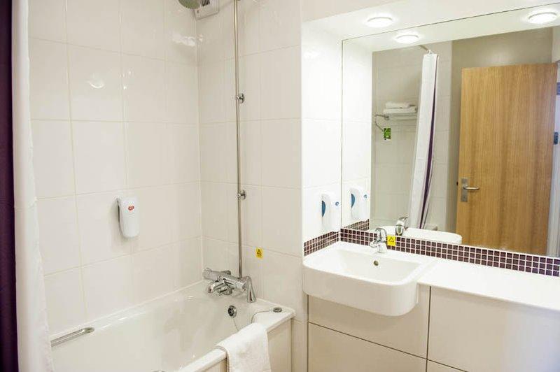 Premier Inn Бърнли Екстериор снимка