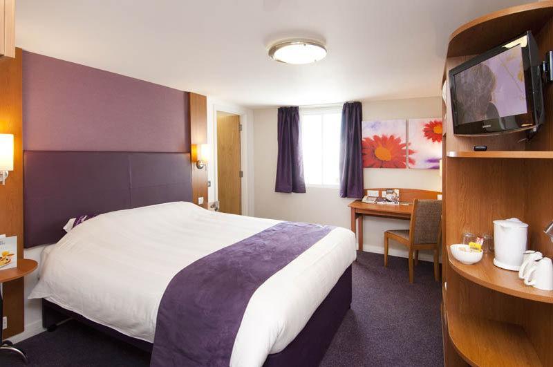 Premier Inn Бърнли Екстериор снимка
