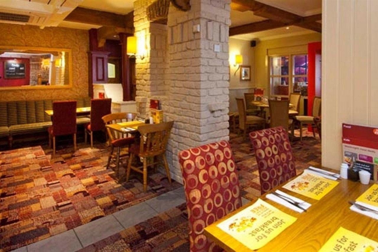 Premier Inn Бърнли Екстериор снимка
