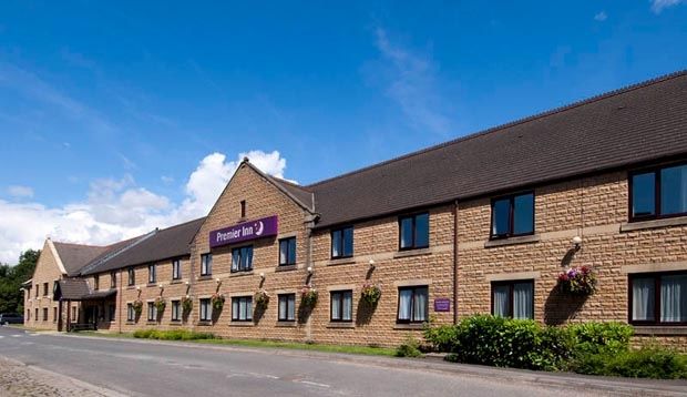 Premier Inn Бърнли Екстериор снимка