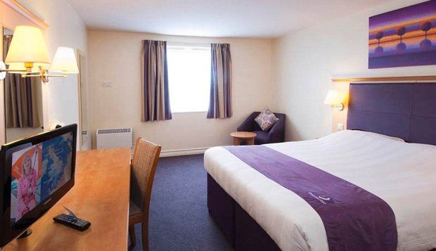 Premier Inn Бърнли Екстериор снимка